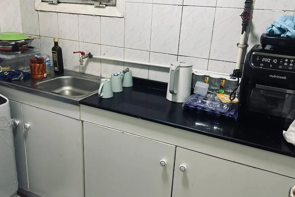 1 Room In Apartment Available For Rent Sharjah 0*,